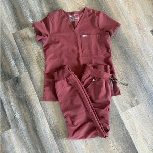Figs Walnut V-Neck Scrub Top and Jogger Pants Set